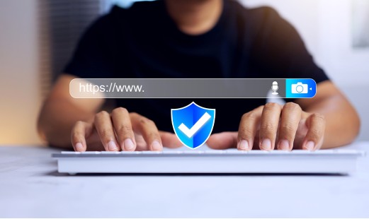 🔐 Προστασία στο Διαδίκτυο: Ο απόλυτος οδηγός για ασφαλή ψηφιακή καθημερινότητα