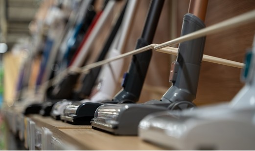 Ηλεκτρικές σκούπες, Σκούπες Stick ή Σκούπες Ρομπότ: τι ταιριάζει στον χώρο σας;